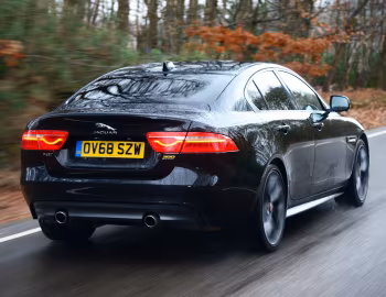 Jaguar XE 300 Sport [UK-spec] '2018–19