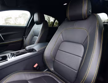 Interior Jaguar XE 300 Sport [UK-spec] '2018–19