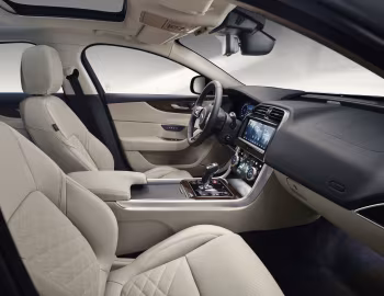 Interior Jaguar XE D180 HSE [Worldwide] '2019–24