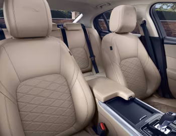 Interior Jaguar XE D180 HSE [Worldwide] '2019–24