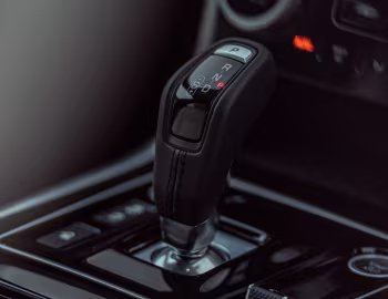 Interior Jaguar XE D180 S [UK-spec] '2019–pr.