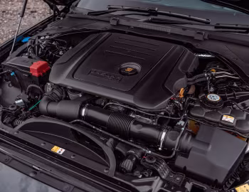 Bajo el capó Jaguar XE D180 S [UK-spec] '2019–pr.