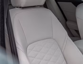 Interior Jaguar XE D180 S [UK-spec] '2019–pr.