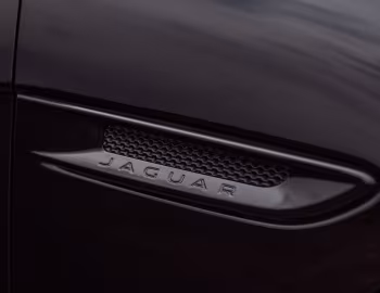 Jaguar XE D180 S [UK-spec] '2019–pr.