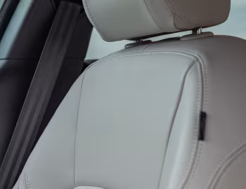 Interior Jaguar XE D180 S [UK-spec] '2019–pr.