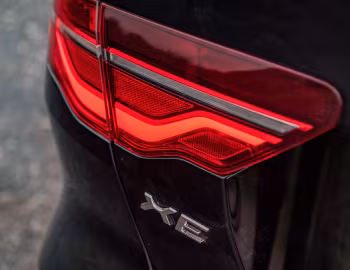 Jaguar XE D180 S [UK-spec] '2019–pr.