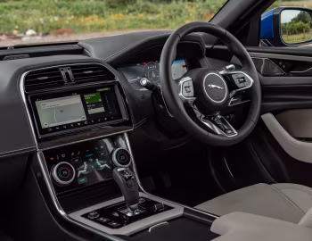 Interior Jaguar XE D180 SE R-Dynamic AWD [UK-spec] '2019–pr.