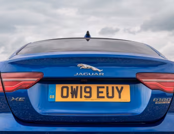 Jaguar XE D180 SE R-Dynamic AWD [UK-spec] '2019–pr.