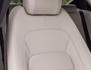 Interior Jaguar XE D180 SE R-Dynamic AWD [UK-spec] '2019–pr.