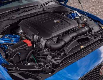 Bajo el capó Jaguar XE D180 SE R-Dynamic AWD [UK-spec] '2019–pr.