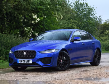 Jaguar XE D180 SE R-Dynamic AWD [UK-spec] '2019–pr.