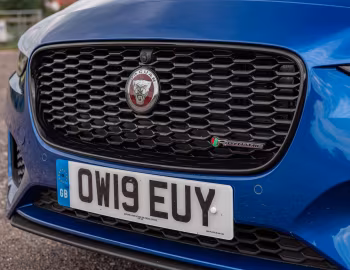 Jaguar XE D180 SE R-Dynamic AWD [UK-spec] '2019–pr.