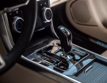 Interior Jaguar XE L P250 HSE R-Dynamic [China] '2019–24