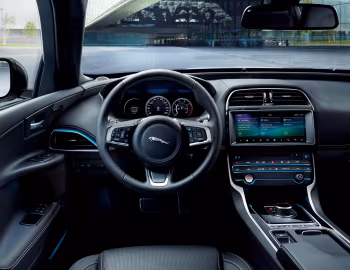 Panel frontal Jaguar XE "Landmark Edition" [Worldwide] '2018–19