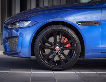 Jaguar XE P300 AWD R-Dynamic Black Pack [Australia] '2021–pr.