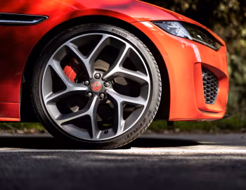 Jaguar XE P300 HSE R-Dynamic [Japan] '2019–24