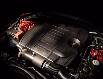 Bajo el capó Jaguar XE P300 HSE R-Dynamic [Japan] '2019–24