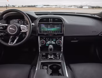 Panel frontal 2020 Jaguar XE P300 R-Dynamic [North America] '2019–20