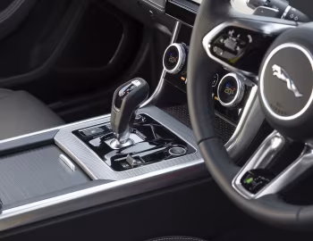 Interior Jaguar XE P300 SE R-Dynamic [Australia] '2019–pr.