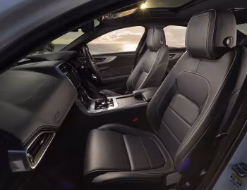 Interior Jaguar XE P300 SE R-Dynamic [Australia] '2019–pr.