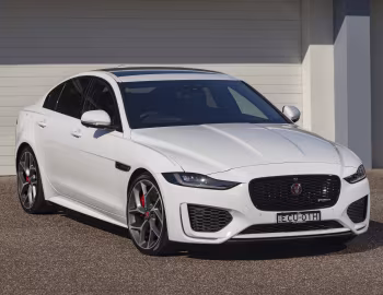 Jaguar XE P300 SE R-Dynamic [Australia] '2019–pr.