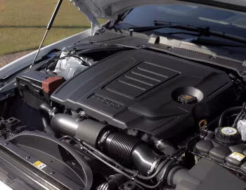 Bajo el capó Jaguar XE P300 SE R-Dynamic [Australia] '2019–pr.
