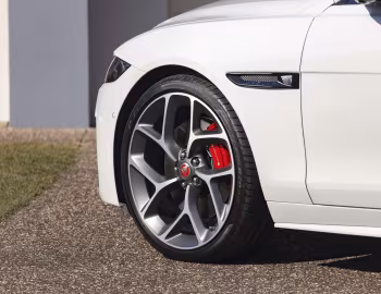 Jaguar XE P300 SE R-Dynamic [Australia] '2019–pr.