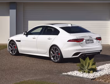 Jaguar XE P300 SE R-Dynamic [Australia] '2019–pr.
