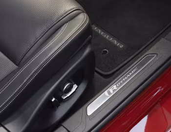Interior Jaguar XE P300 SE R-Dynamic [Australia] '2019–pr.