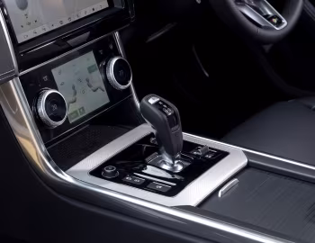 Interior Jaguar XE P300 SE R-Dynamic [Australia] '2019–pr.