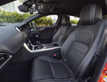 Interior Jaguar XE P300 SE R-Dynamic [Australia] '2019–pr.