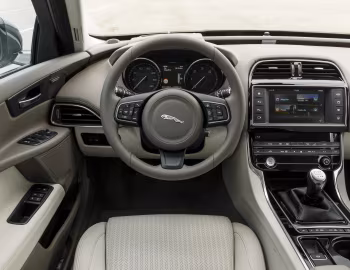 Panel frontal Jaguar XE 20d Portfolio [Worldwide] '2015–19