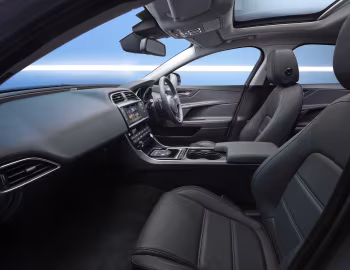 Interior Jaguar XE 20t Prestige [UK-spec] '2015–19