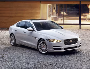Jaguar XE 20t Prestige [UK-spec] '2015–19