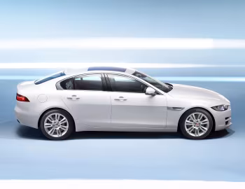 Jaguar XE 20t Prestige [UK-spec] '2015–19