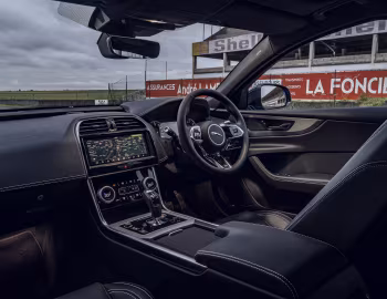 Panel frontal Jaguar XE R-Dynamic "Reims Edition" [UK-spec] '2020