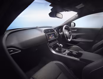 Interior Jaguar XE 20d R-Sport [UK-spec] '2015–19