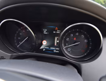 Torpedo Jaguar XE S [UK-spec] '2015–19