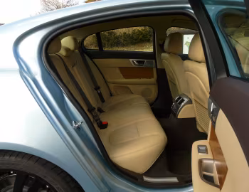 Interior Jaguar XF 2.0 Premium Luxury [Japan] '12.2012–09.2015