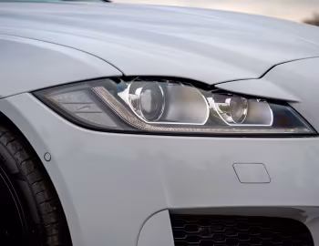 Jaguar XF 2.0d AWD R-Sport Sportbrake [UK-spec] '2017–20