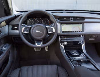 Panel frontal Jaguar XF 25d Portfolio [Worldwide] '2015–20