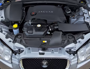 Bajo el capó Jaguar XF Diesel S Option Pack [UK-spec] '2010–11