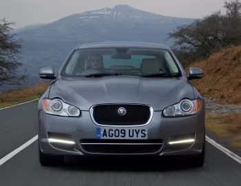 Jaguar XF Diesel S Option Pack [UK-spec] '2010–11