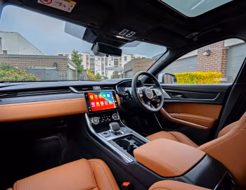 Interior Jaguar XF P300 AWD R-Dynamic [Australia] (X260) '2021–pr.