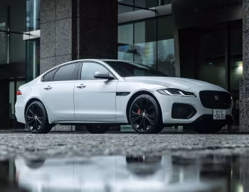 Jaguar XF P300 AWD R-Dynamic Black Pack [Japan] (X260) '2021–24