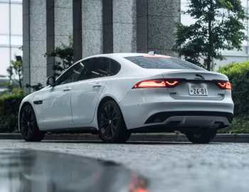 Jaguar XF P300 AWD R-Dynamic Black Pack [Japan] (X260) '2021–24