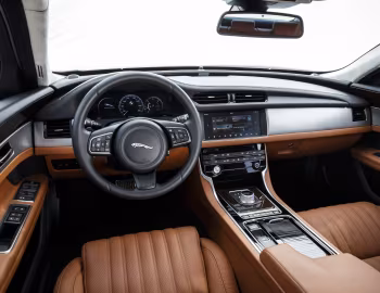 Panel frontal Jaguar XF 30d Portfolio [Worldwide] '2015–20