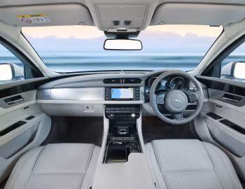 Panel frontal Jaguar XF 20d Prestige [Australia] '2016–20