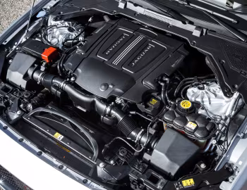 Bajo el capó 2016–20 Jaguar XF S [North America] '2015–20