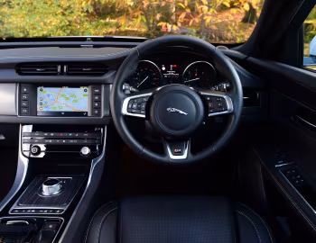 Panel frontal Jaguar XF S 30d [UK-spec] '2015–20
